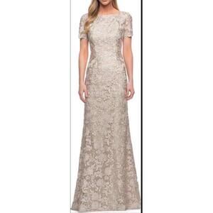New La Femme Lace Short Sleeve Sheath Gown In Champagne Size 8 $639